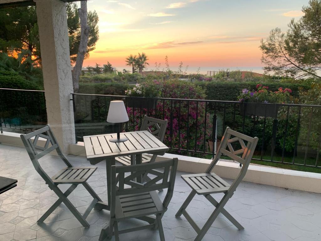 Villa Les Pins Du Cap - Vue - Cap D'antibes *